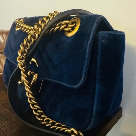 GUCCI Cobalt blue GG MARMONT MATELASSE VELVET Shoulder Bag - Picture 4 of 11
